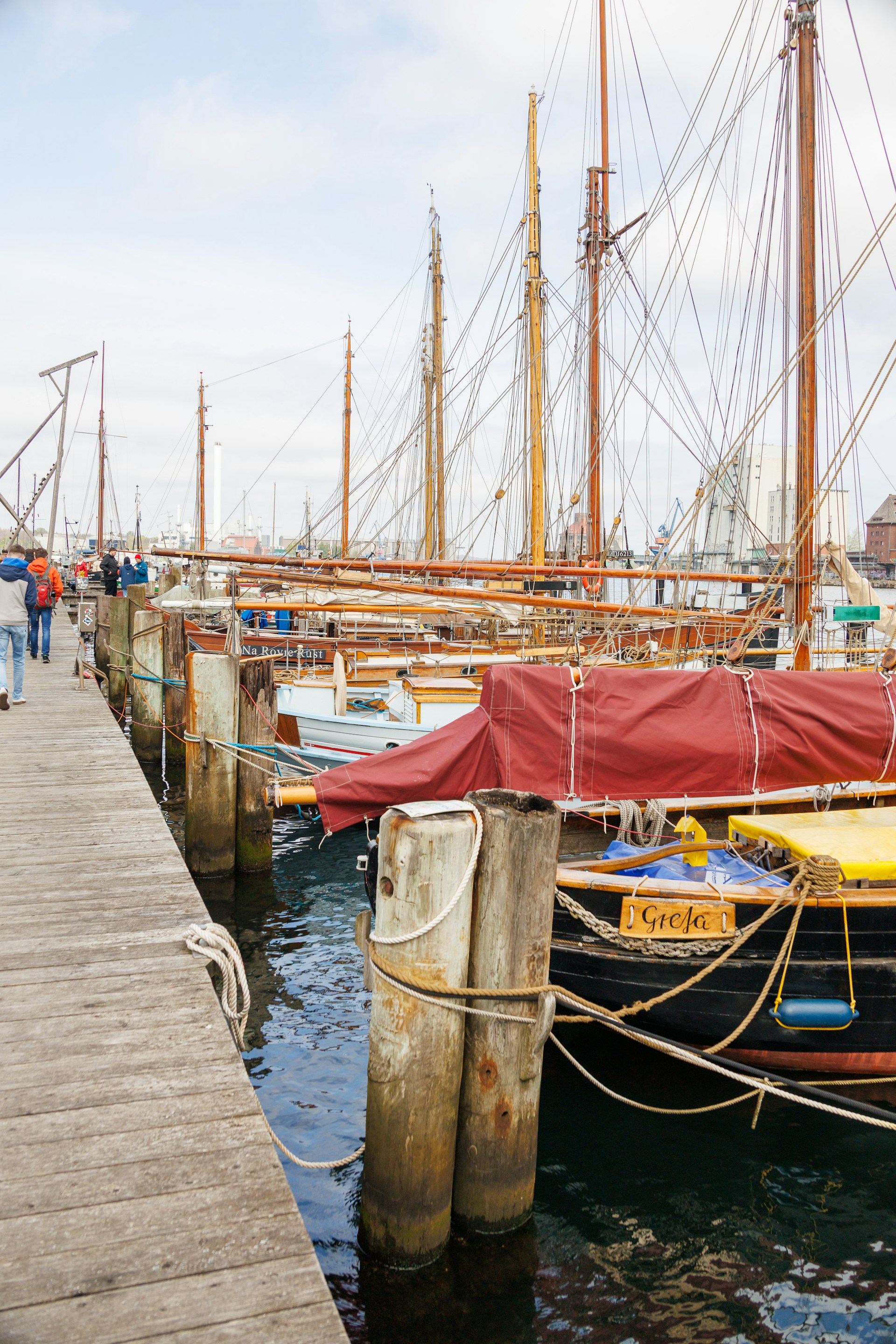 Boote liegen im Hafen – Vereinsapp für Segelvereine
